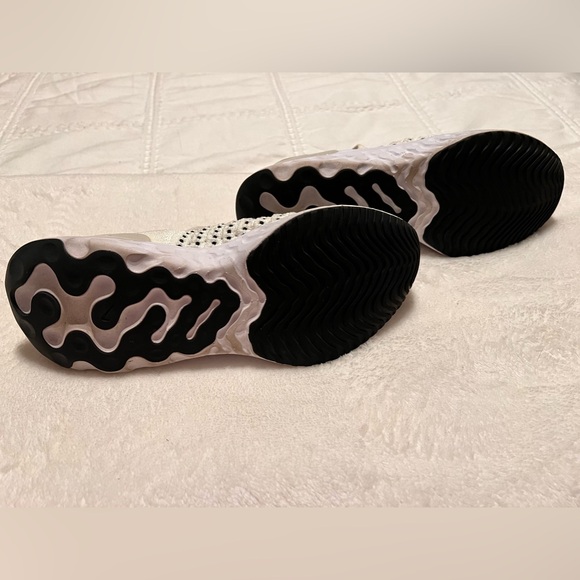 Nike React Phantom Flyknit - Picture 2 of 3